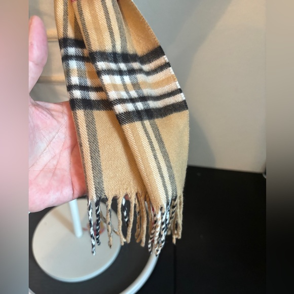 Nice winter scarf looks like Burberry made in Germany🧣